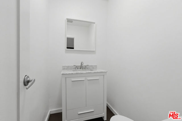 837 Westmount Drive, West Hollywood CA: https://media.crmls.org/mediaz/6039c4a8-cdfe-4e8e-bdab-80447981b960.jpg