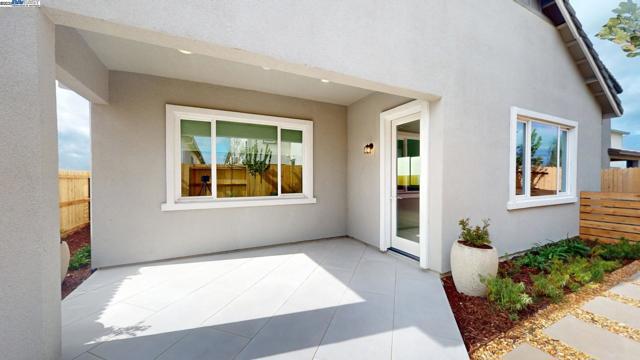 2161 Gentle Rain Drive, Roseville CA: https://media.crmls.org/mediaz/6039ce41-dc8d-4edf-a47d-d40b0bbe0664.jpg