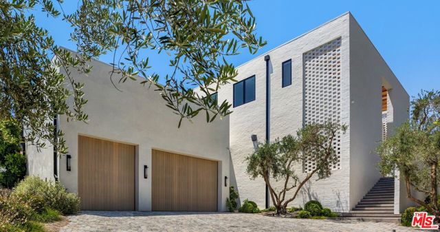 1307 N Doheny Drive