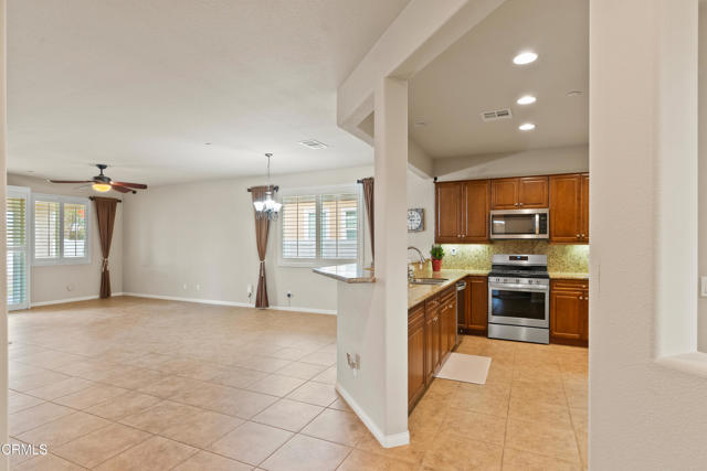 Detail Gallery Image 3 of 20 For 13324 Sterling Heights Dr, Bakersfield,  CA 93306 - 2 Beds | 2 Baths