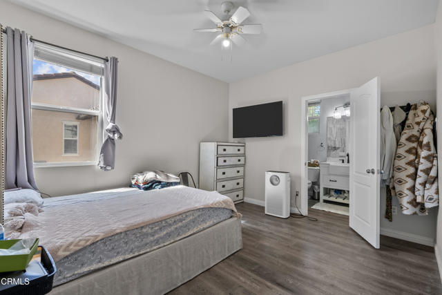 2012 Keltic Lodge Drive, Oxnard CA: https://media.crmls.org/mediaz/603a7ea5-b8a1-4c96-a49c-ad4962d2d099.jpg