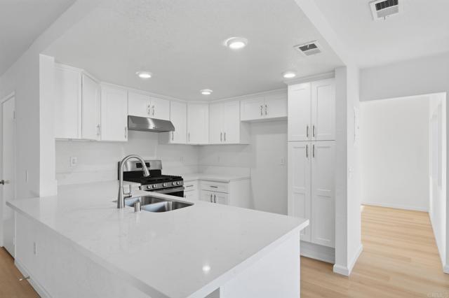 Detail Gallery Image 16 of 52 For 14493 Corte Lampara, San Diego,  CA 92129 - 3 Beds | 2/1 Baths