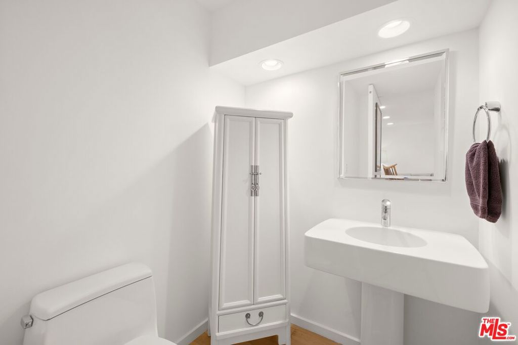 https://media.crmls.org/mediaz/603af146-abd0-405a-90fa-c8acf080ef65.jpg?preset=X-Large