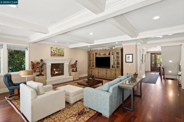 2540 Caballo Ranchero Dr, Diablo CA: https://media.crmls.org/mediaz/603b74fd-cfa3-47af-b2fa-d894e794f349.jpg