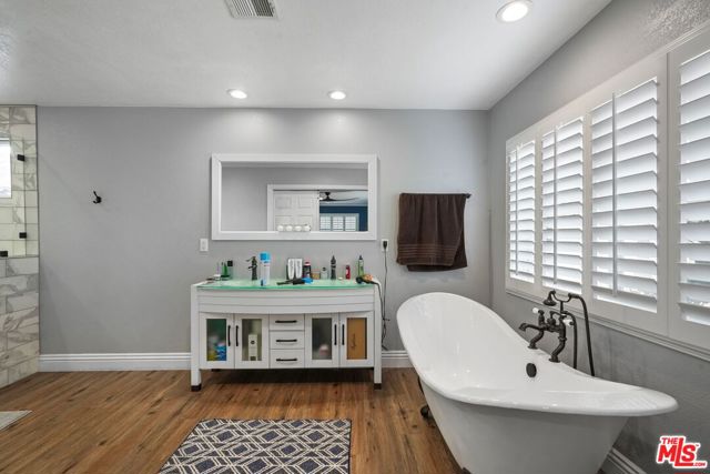 4631 W Avenue M8, Lancaster CA: https://media.crmls.org/mediaz/603b7b28-25f5-4bec-a152-26986a13387b.jpg
