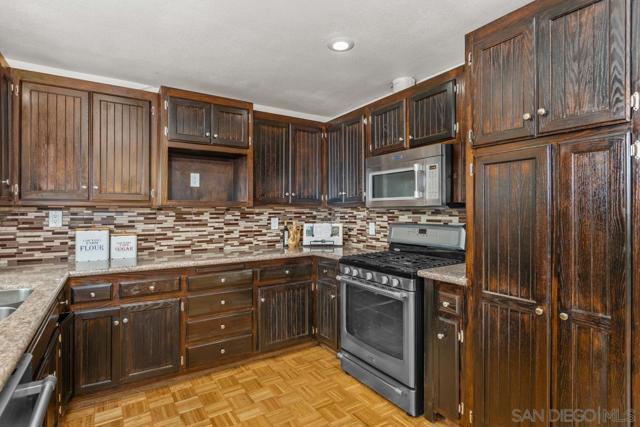 371 Kaymar Dr, San Diego CA: https://media.crmls.org/mediaz/603ba4a6-8885-4da3-ace7-b4ad40559fcb.jpg