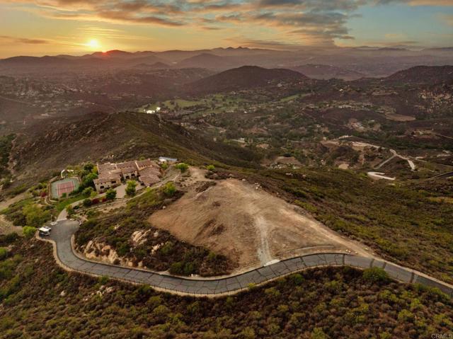 18010 Sunset Point Road, Poway CA: https://media.crmls.org/mediaz/603baeb7-a07c-4e0a-8ba4-bd19e7561676.jpg