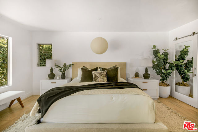 2700 Carmar Drive, Los Angeles CA: https://media.crmls.org/mediaz/603c109f-3bea-4ed1-94a8-5be6bdbac248.jpg