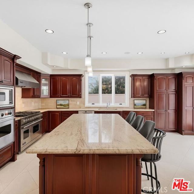 10517 Blythe Avenue, Los Angeles CA: https://media.crmls.org/mediaz/603c165b-abe9-410a-a1a6-74d2a9daf9d5.jpg