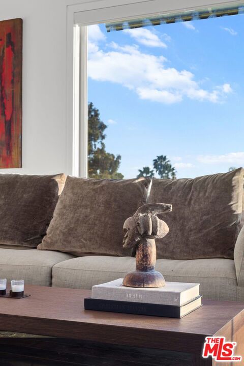 1415 Summitridge Drive, Beverly Hills CA: https://media.crmls.org/mediaz/603c9e96-c403-4d0c-9ddc-aefdf74baa15.jpg