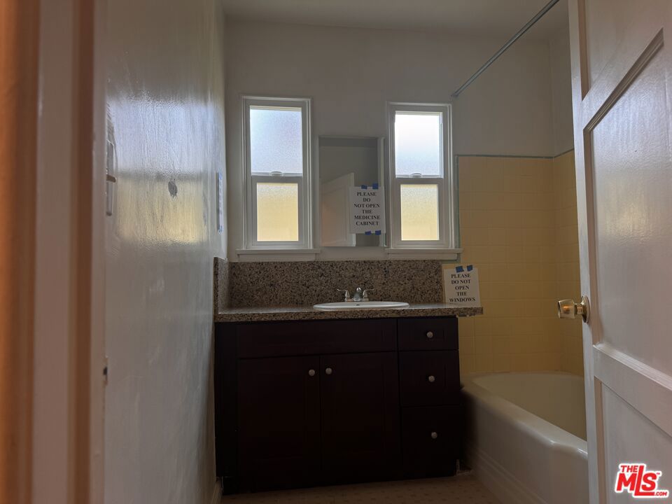 https://media.crmls.org/mediaz/603cdb0d-1cbb-4b5d-ba02-2574653500b6.jpg?preset=X-Large