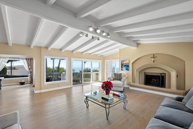 6130 Terryhill Drive, La Jolla CA: https://media.crmls.org/mediaz/603ce16d-4b6e-4946-8919-e2ee77f67bc7.jpg