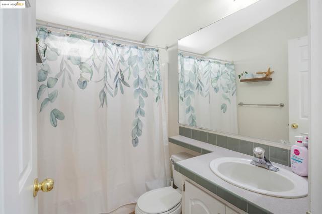 16711 Marsh Creek Rd, Clayton CA: https://media.crmls.org/mediaz/603da3e1-32b9-4e09-8821-683132ce5b67.jpg