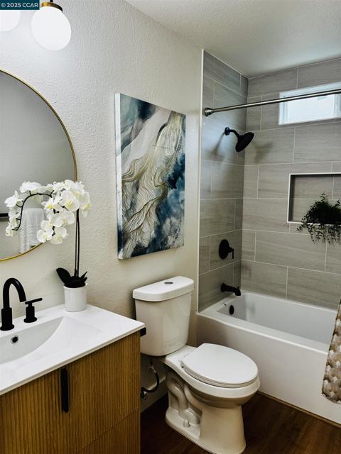 30 Greensboro Way, Antioch CA: https://media.crmls.org/mediaz/603dc019-0b68-4553-8972-f8c3e5f86503.jpg