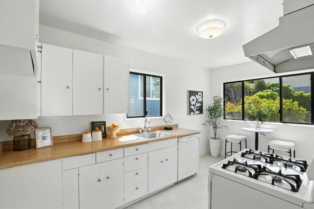381 Granada Drive, South San Francisco CA: https://media.crmls.org/mediaz/603df01f-c0f4-48e4-af53-c85f367bd266.jpg