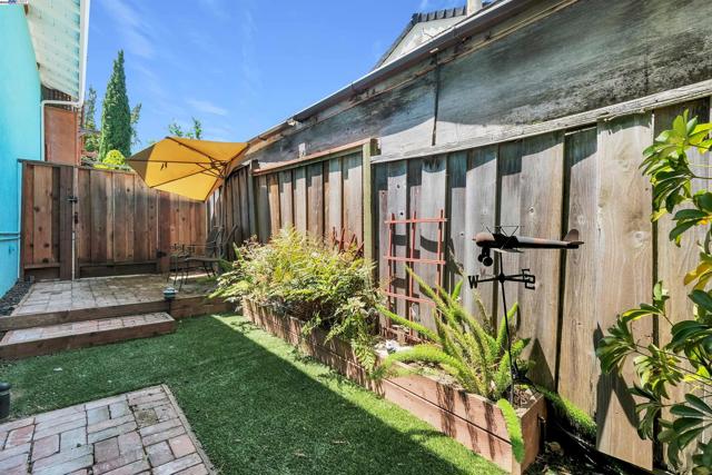 17561 Vineyard Rd, Castro Valley CA: https://media.crmls.org/mediaz/603e3072-7603-4236-8d15-048a5201a34b.jpg