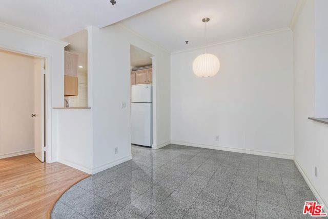 211 CALIFORNIA Avenue, Santa Monica CA: https://media.crmls.org/mediaz/603e4305-3992-4211-8170-ee7a57f9cb7c.jpg