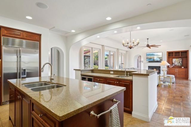 1070 Bella Vista, Palm Springs CA: https://media.crmls.org/mediaz/603e6e21-11d2-4ad3-9161-de7137d529df.jpg