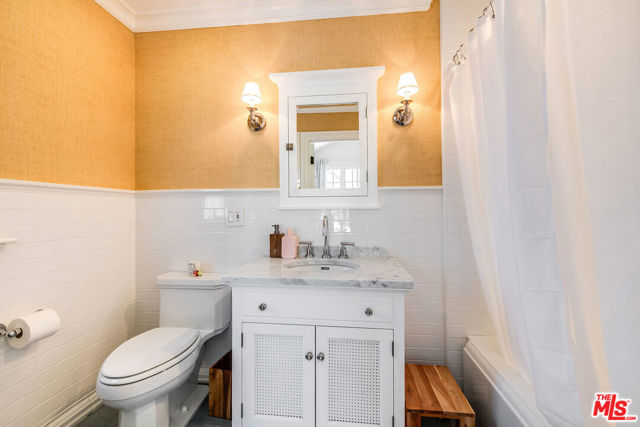 334 S Westgate Avenue, Los Angeles CA: https://media.crmls.org/mediaz/603eedf0-144d-4a19-8ca0-6277e08bc46c.jpg