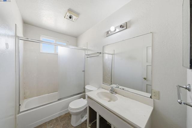 17472 Via Segundo, San Lorenzo CA: https://media.crmls.org/mediaz/603f09e0-a771-4599-bde4-da26ab5ed324.jpg