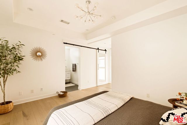 859 Hyperion Avenue, Los Angeles CA: https://media.crmls.org/mediaz/603f4854-a9ee-4307-9393-7f971d4fb397.jpg
