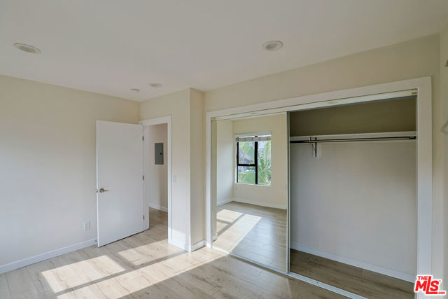 1277 W 23rd Street, Los Angeles CA: https://media.crmls.org/mediaz/603f8bab-909d-4fae-98d6-2f4c1be4d345.jpg