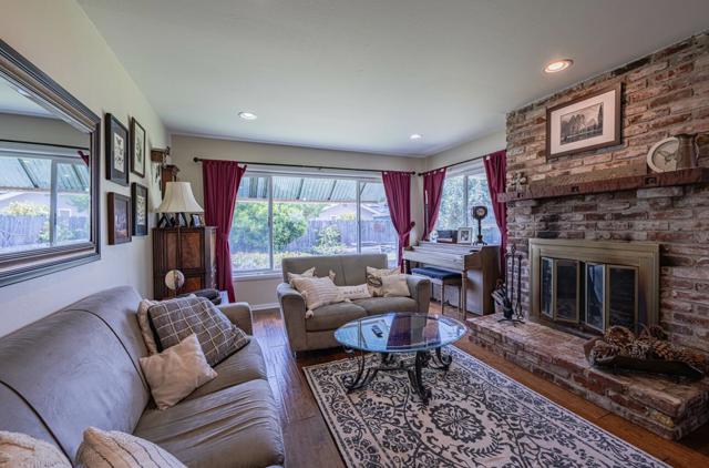 914 Junipero Way, Salinas CA: https://media.crmls.org/mediaz/603fa133-7113-4673-ac47-0a747111f70d.jpg