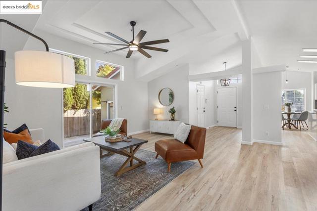 33526 4th ST, Union City CA: https://media.crmls.org/mediaz/604133f9-8202-437f-82e2-5a535dbc0114.jpg
