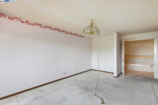 26937 Hayward Blvd, Hayward CA: https://media.crmls.org/mediaz/6041da9f-fa96-4985-9f71-1da39f5ebf88.jpg