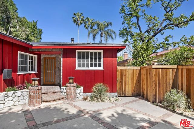 4247 SESPE Avenue photo 4