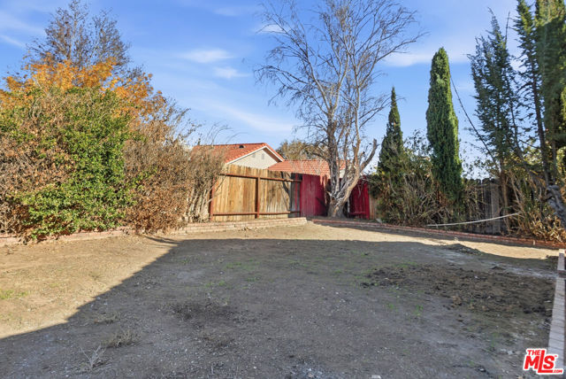 3531 Southview Court, Palmdale CA: https://media.crmls.org/mediaz/60420da8-cb4f-403c-970a-e9591785e463.jpg