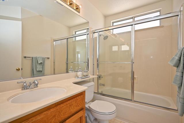 4525 Wolverine Way, Antioch CA: https://media.crmls.org/mediaz/60422ead-1d53-4ee2-ae60-ee174fb83471.jpg