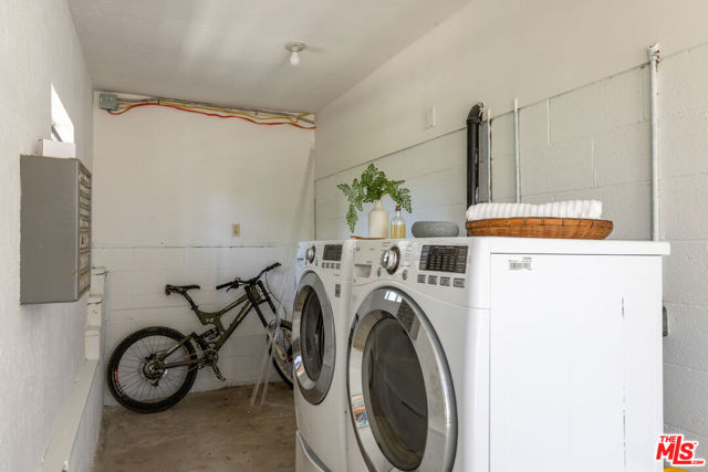 450 Rustic Drive, Los Angeles CA: https://media.crmls.org/mediaz/604232d8-b399-4b99-b244-aed1f43643a7.jpg