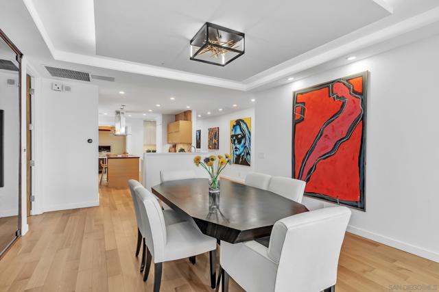 700 Front St, San Diego CA: https://media.crmls.org/mediaz/6042b6d7-5c18-4352-8b36-14c7d2a8a57a.jpg