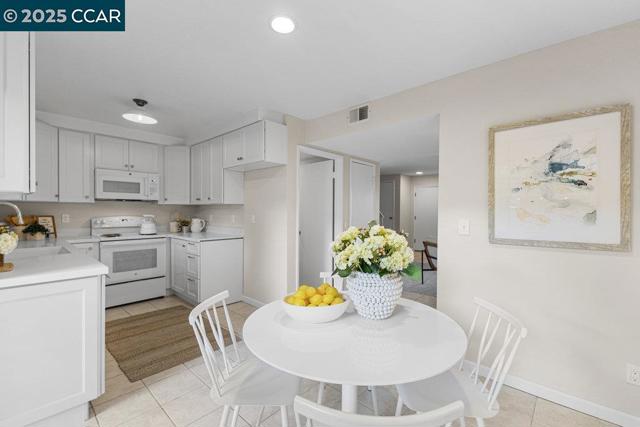 1048 SPRING VALLEY COMMON, Livermore CA: https://media.crmls.org/mediaz/6042bf2e-9598-49be-943d-2ec27711d668.jpg