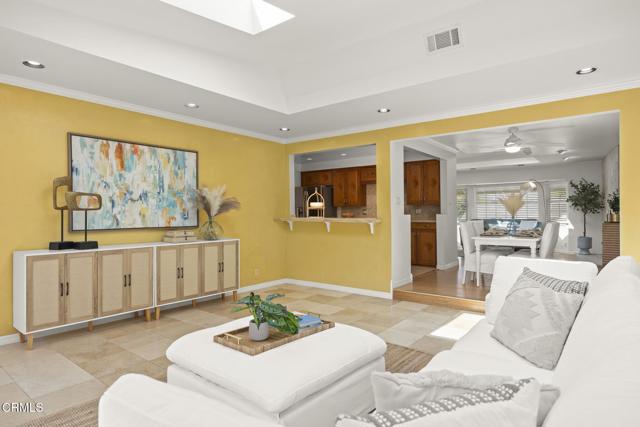 354 Arnett Avenue, Ventura CA: https://media.crmls.org/mediaz/6042f813-ebc8-4706-b1ef-9d788576e91f.jpg
