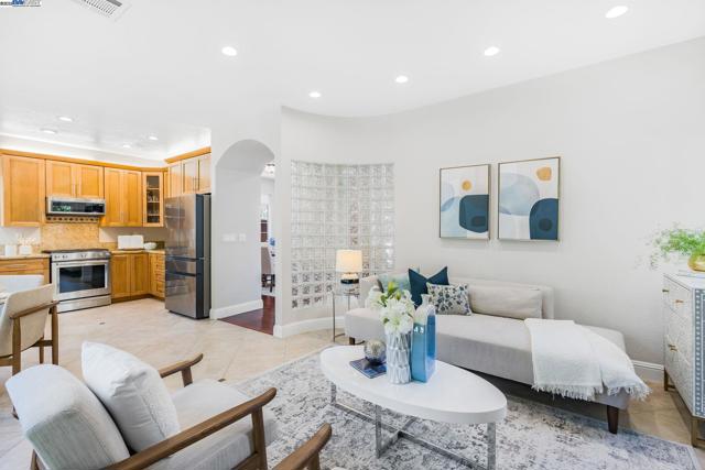 5373 Shamrock Cmn, Fremont CA: https://media.crmls.org/mediaz/60432e64-d759-4af7-b50e-0f16f1fb2764.jpg