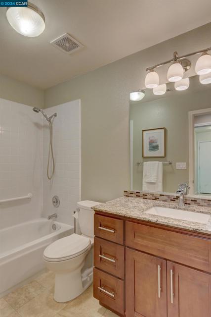 5171 Keller Ridge Dr, Clayton CA: https://media.crmls.org/mediaz/60433598-fd3a-431f-a0ff-36b40162c9a3.jpg