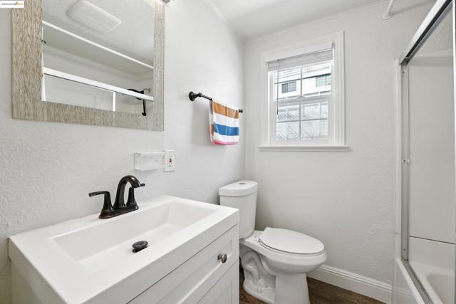 17324 Ehle St, Castro Valley CA: https://media.crmls.org/mediaz/60439d4f-db61-436f-9160-d9353fddd8a0.jpg