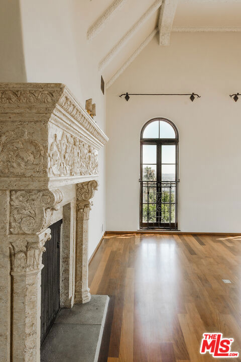 1302 Sweetzer Avenue, West Hollywood CA: https://media.crmls.org/mediaz/6043f845-6849-4d4e-b1c1-56b050b0715e.jpg