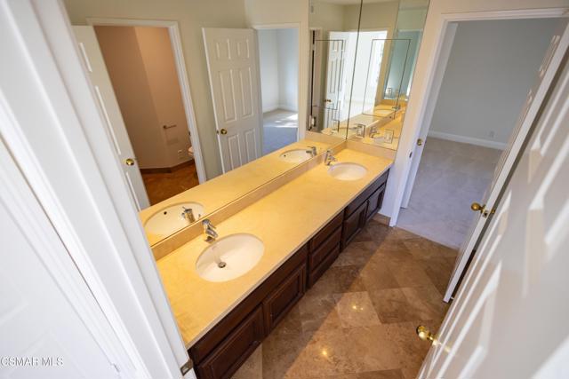 32715 Pacifica Court, Westlake Village CA: https://media.crmls.org/mediaz/6044146b-5f13-4681-a91b-578eefe5e429.jpg