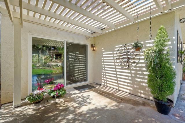 3625 Country Meadow Ln, Escondido CA: https://media.crmls.org/mediaz/60443b1f-b301-4ae2-9b11-9ed94d769541.jpg