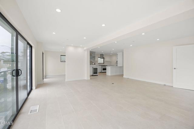 1194 Kingston Lane, Ventura CA: https://media.crmls.org/mediaz/60445fae-7aae-42bd-9c24-f198da8499c6.jpg