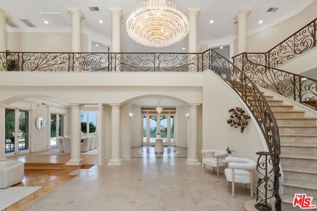 16980 Escalon Drive, Encino CA: https://media.crmls.org/mediaz/6044b01e-650b-4611-a931-b573d51a4140.jpg