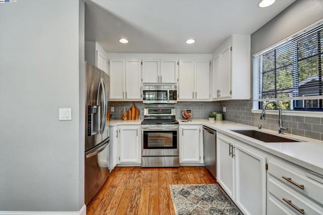 246 Canyon Woods Way, San Ramon CA: https://media.crmls.org/mediaz/6045006b-6aeb-44b6-9b8d-1fe00351e78f.jpg