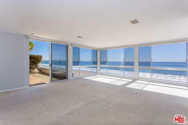 22548 PACIFIC COAST Highway, Malibu CA: https://media.crmls.org/mediaz/6045095d-dc5a-43e3-b3e9-4fd10eb41290.jpg