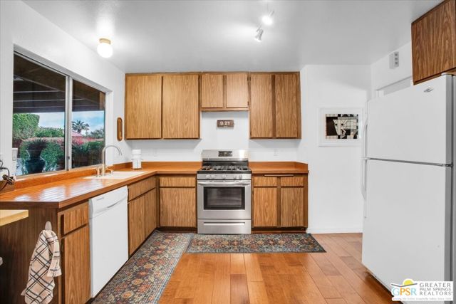 2250 Tamarisk Road, Palm Springs CA: https://media.crmls.org/mediaz/604550d5-f5cd-4841-914e-f97263bd70d5.jpg
