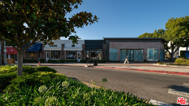 710 N Orlando Avenue, West Hollywood CA: https://media.crmls.org/mediaz/6045e4bb-1dc2-4273-a939-745fa387a747.jpg