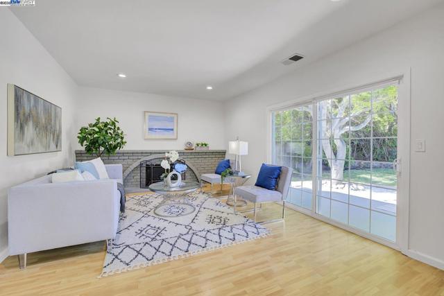 40652 Encanto Way, Fremont CA: https://media.crmls.org/mediaz/60480a27-77d6-4e32-ac33-4928ef1fa56e.jpg