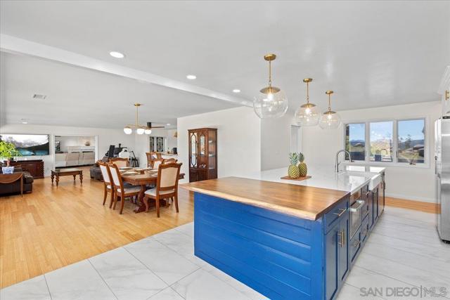 20403 Rancho Villa Rd, Ramona CA: https://media.crmls.org/mediaz/604844f4-ab7f-49bc-9384-0a26270d93cd.jpg